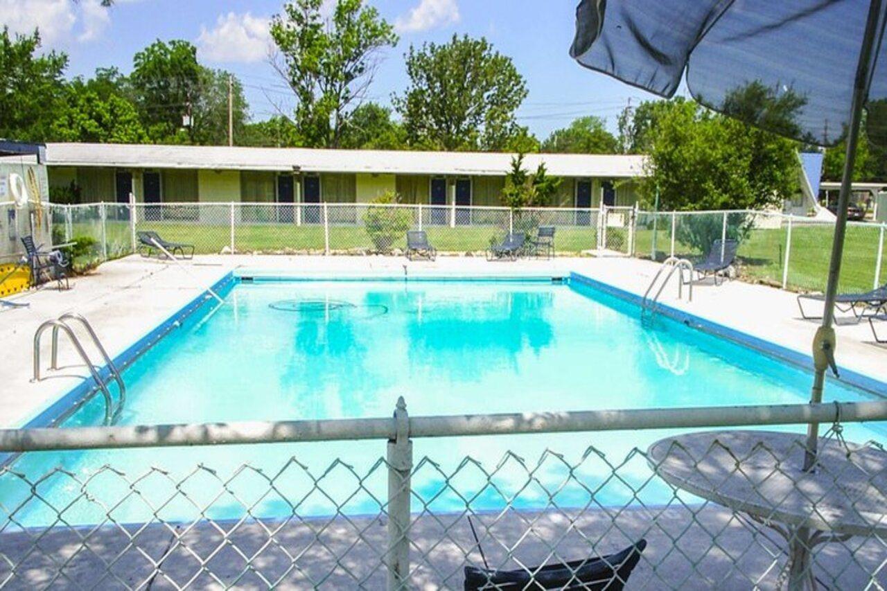 Kings Inn Cleveland Strongsville Eksteriør bilde